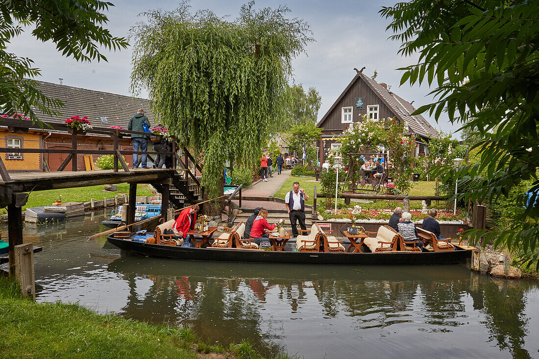 Kahnfahrten im Spreewald in Leipe, Brandenburg, Deutschland