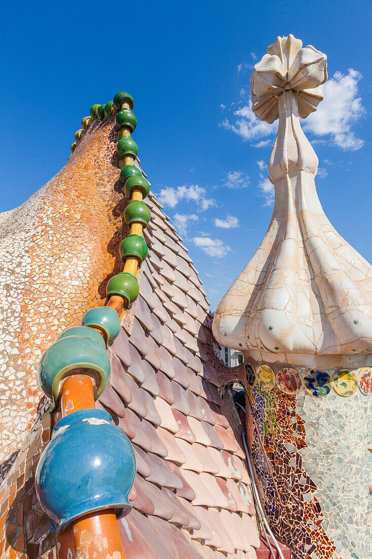 Drachen-Hinterdach von Casa Batllo, modernistisches Gebäude von Antoni Gaudi, UNESCO-Weltkulturerbe, Passeig de Gracia, Barcelona, ??Katalonien (Katalonien), Spanien, Europa