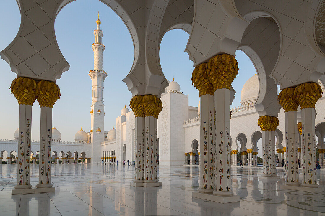 Inside the Sheikh Zayed Grand Mosque, Abu Dhabi, United Arab Emirates, Middle East
