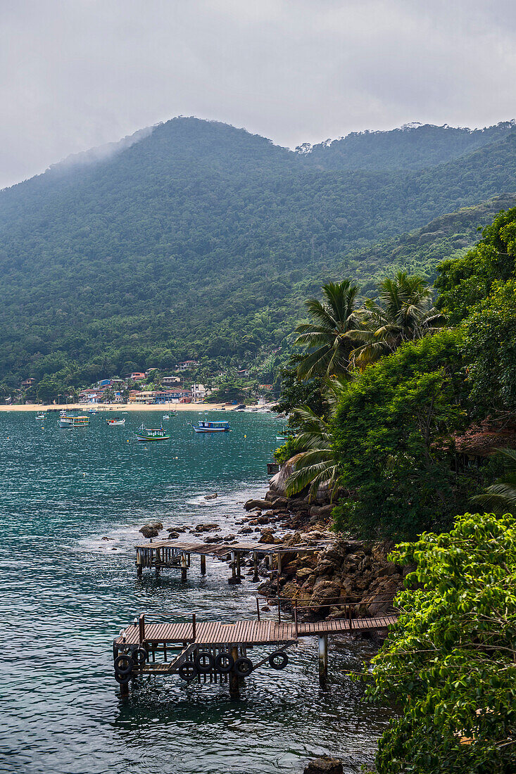 Pier auf der Insel Ilha Grande