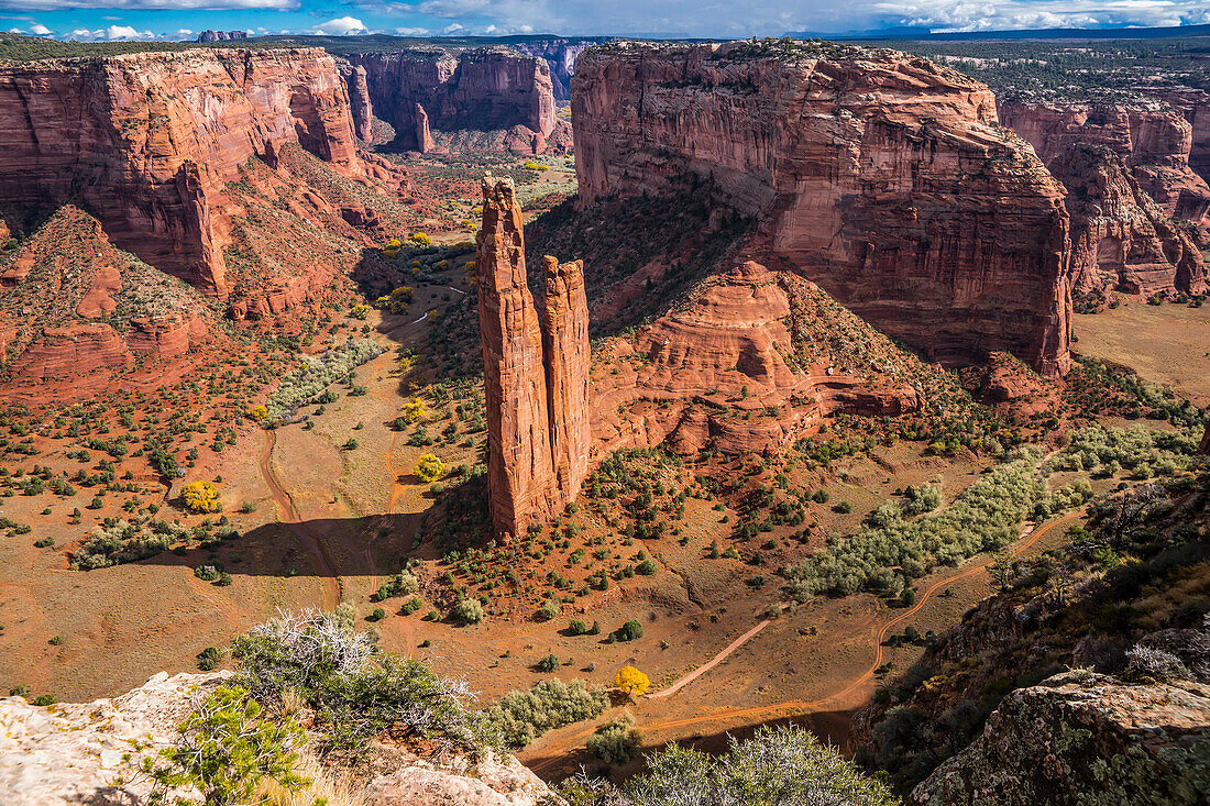 'Spider Rock, Canyon de Chelly National Monument; Chinle, Arizona, Vereinigte Staaten von Amerika'