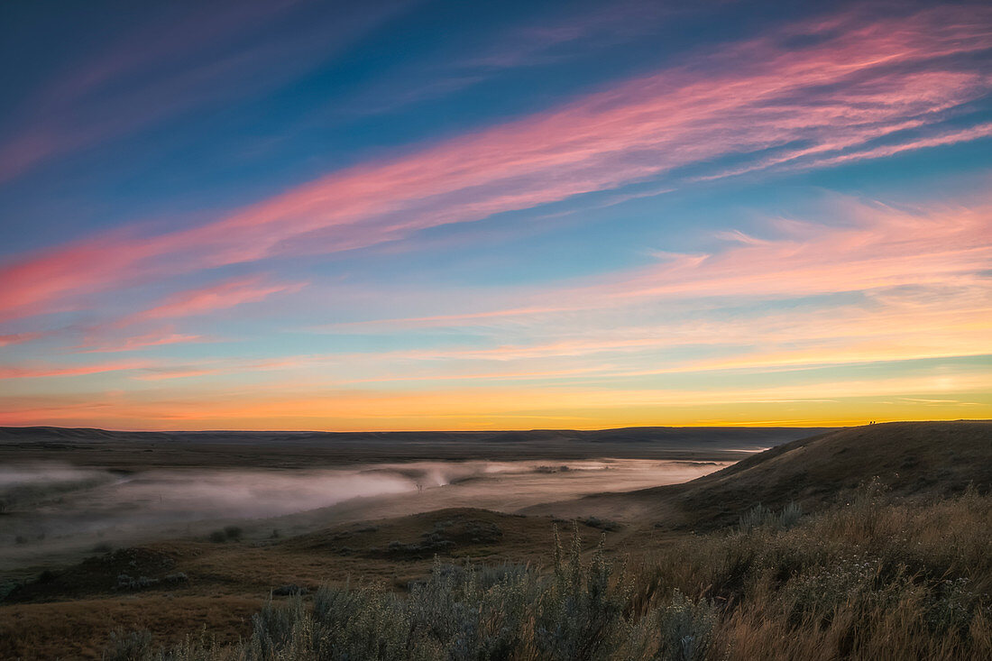 'Sonnenaufgang über dem Frenchman River Valley im Grasslands Nationalpark; Saskatchewan, Kanada'
