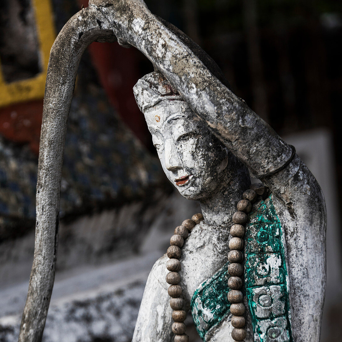 'Abgenutzte und verwitterte buddhistische Skulptur; Luang Prabang, Provinz Luang Prabang, Laos'