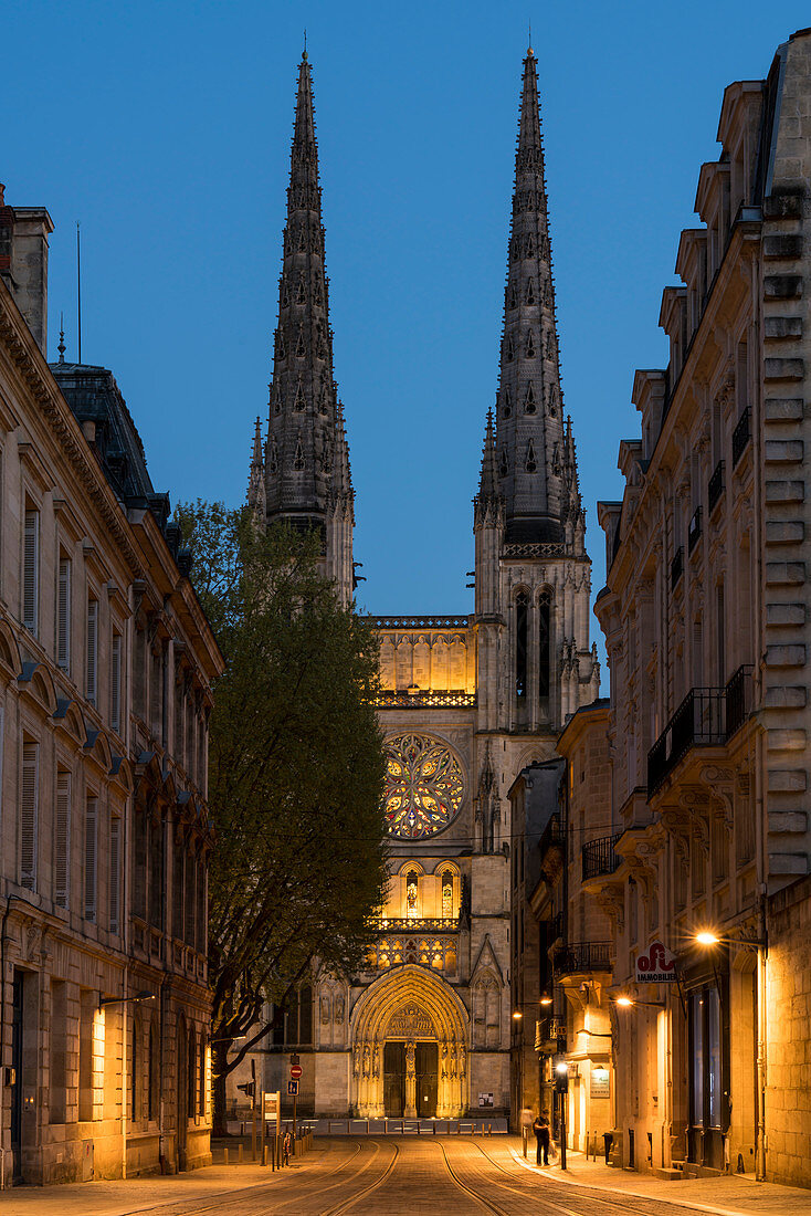 Citizens' houses in the Hôtel de Ville district with the northern portal of Cathédrale Saint-André cathedral behind at dusk
