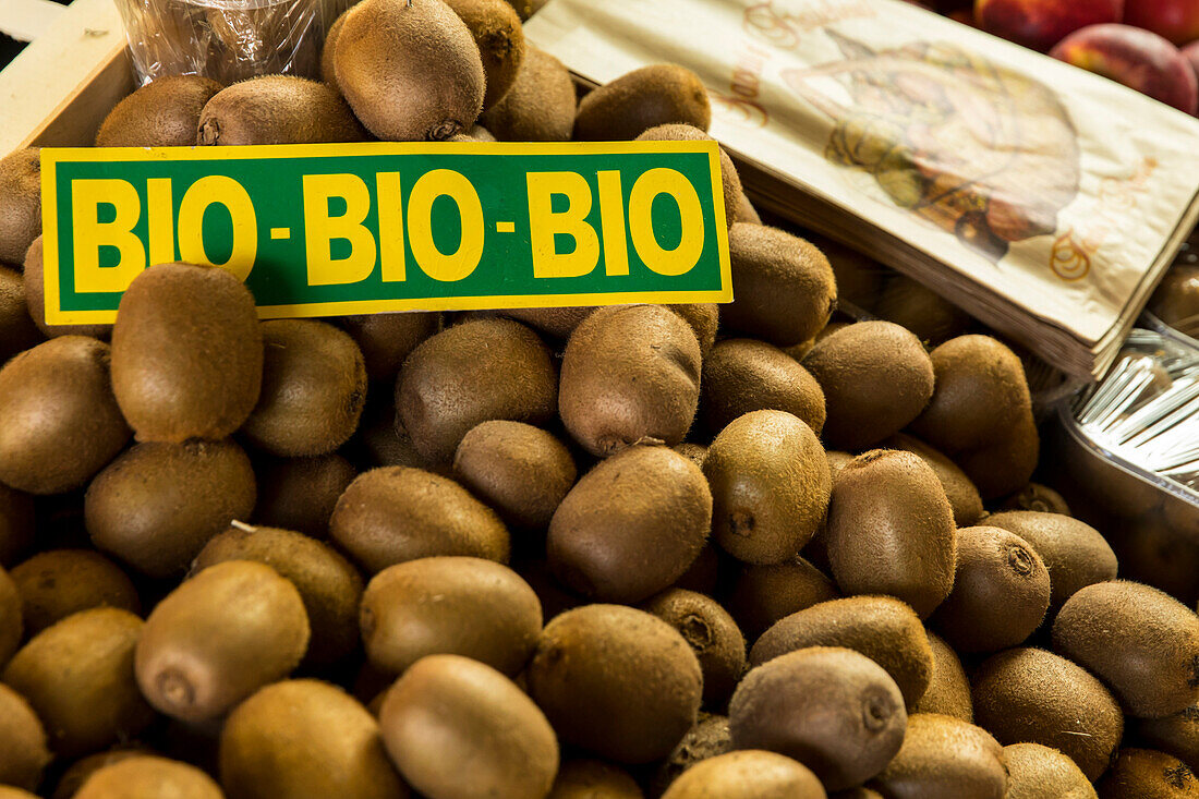 Bio Kiwi auf dem Markt, Bordeaux, Gironde, Nouvelle-Aquitaine, Frankreich, Europa