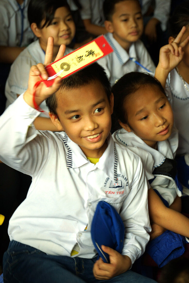 vietnamese kids, one-pillar Pagode, hanoi, Vietnam, Asia