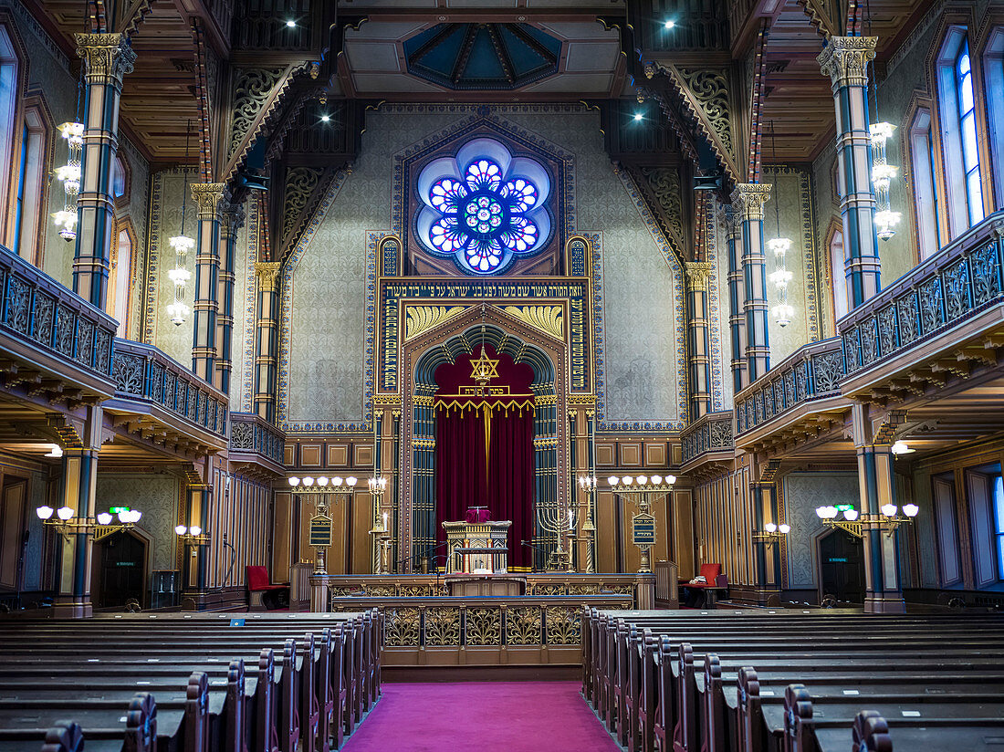 'Innenraum der Großen Synagoge von Stockholm; Stockholm, Schweden'