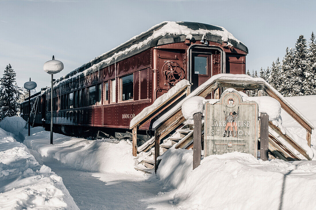 Alte Eisenbahn beim Lake Louise, Bow Tal, Banff National Park, Alberta, Kanada, Nordamerika