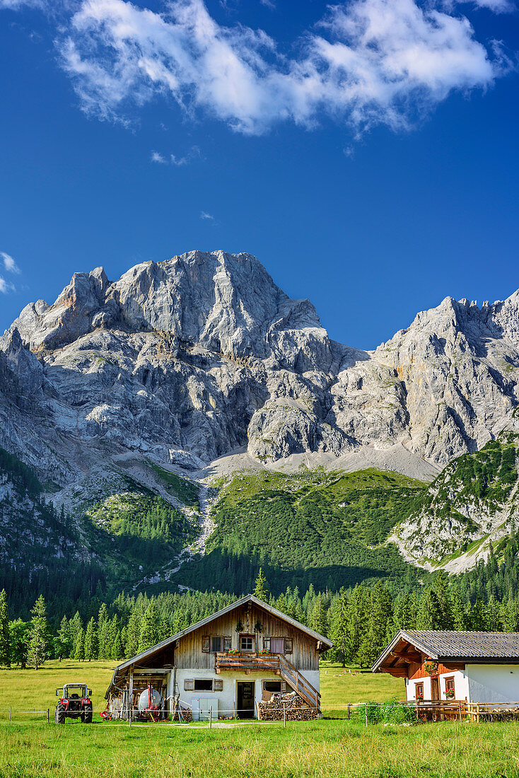 Alpine hut Ronalm with Oestliche Karwendelspitze, Ronalm, valley Rontal, Karwendel range, Natural Park Karwendel, Tyrol, Austria