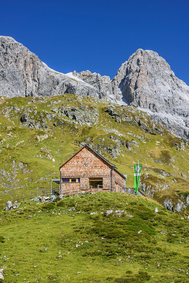 Franz Fischer-Hütte mit Großem Mosermandl, Riedingtal, Radstädter Tauern, Niedere Tauern, Kärnten, Österreich