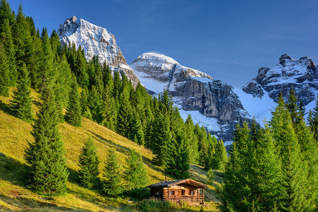 Alpine hut beneath Tribulaun, valley Pflerschtal, Stubai Alps, South Tyrol, Italy