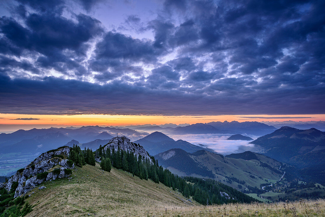 Morning mood with Kasererwand, Chiemgau and Berchtesgaden Alps and Kaiser range in background, from Wildalpjoch, Sudelfeld, Mangfall Mountains, Bavarian Alps, Upper Bavaria, Bavaria, Germany