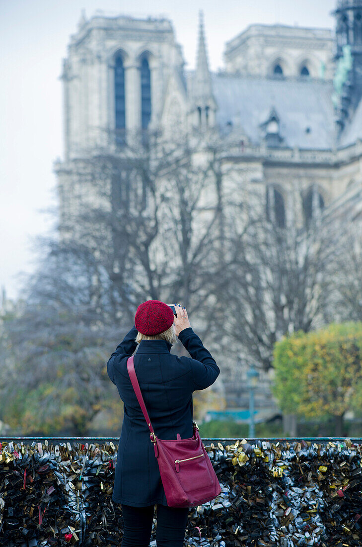 Touristische Fotografie Kathedrale Notre Dame von Pont des Arts, Paris, Frankreich