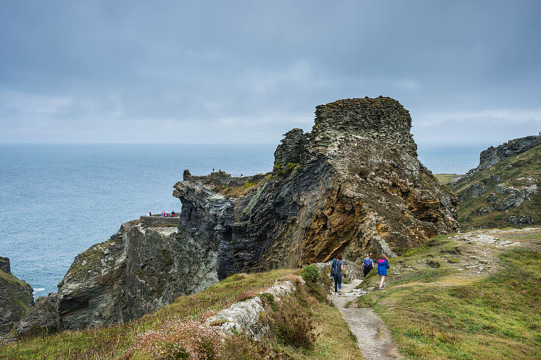 Tintagel Castle auf Tintagel Island, Cornwall, England, Vereinigtes Königreich, Europa