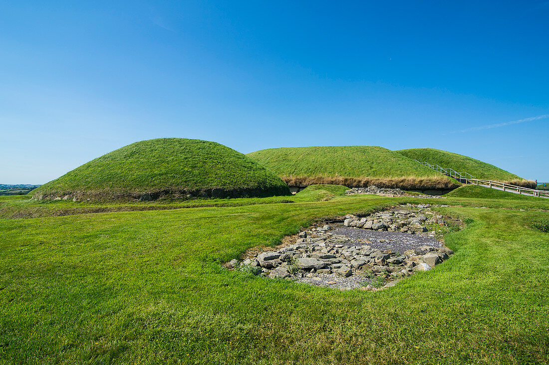 Knowth, neolithisches Durchgangsgrab, UNESCO-Welterbestätte, prähistorisches Bru na Boinne, Tal des Flusses Boyne, Grafschaft Meath, Leinster, Republik Irland, Europa