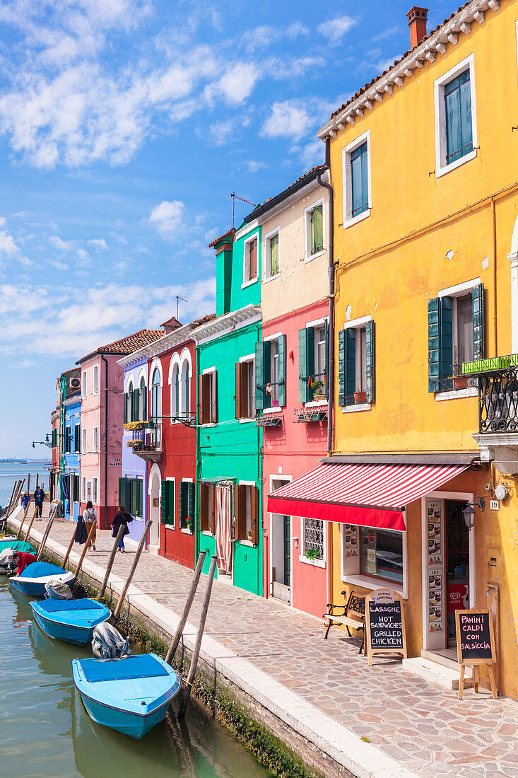 Brightly coloured fishermens cottages on the island of Burano in the Venice lagoon (Venetian lagoon), Venice, UNESCO World Heritage Site, Veneto, Italy, Europe