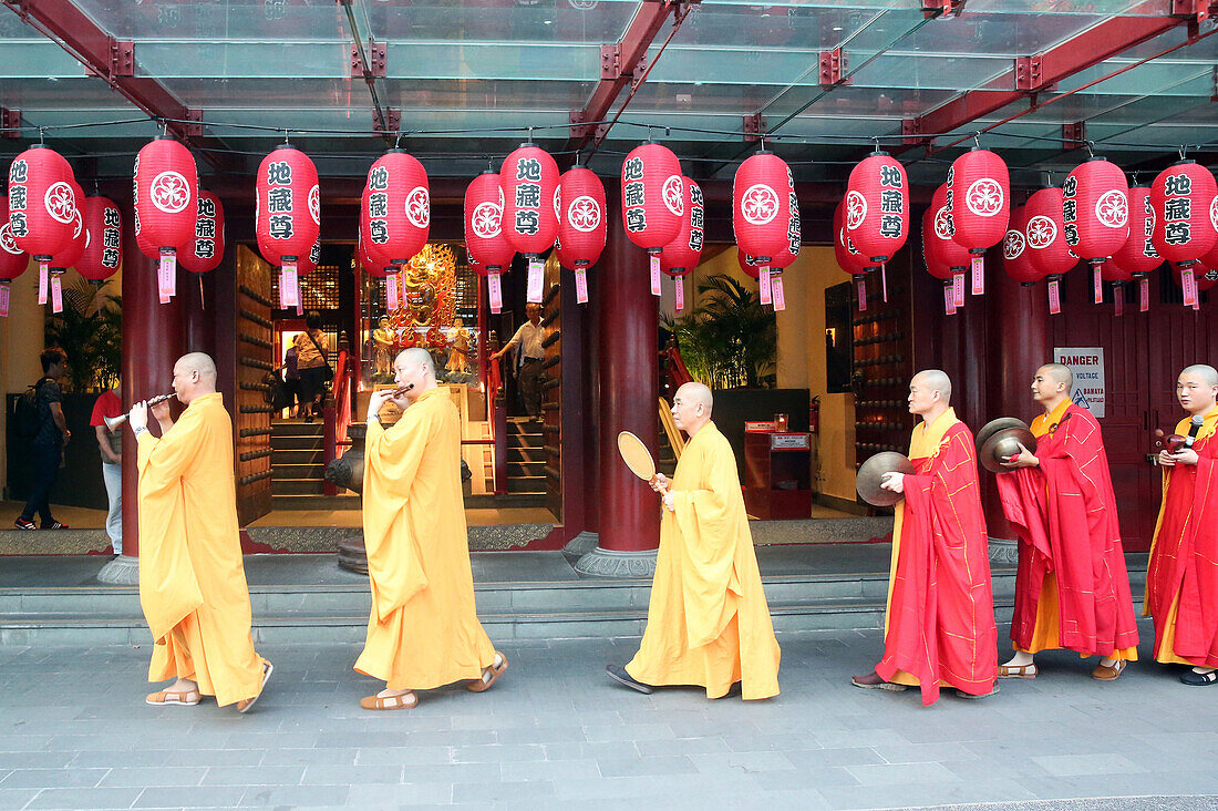 Ullambana-Zeremonie, Prozession der buddhistischen Mönche, Buddha-Zahn-Relikt-Tempel, Chinatown, Singapur, Südostasien, Asien