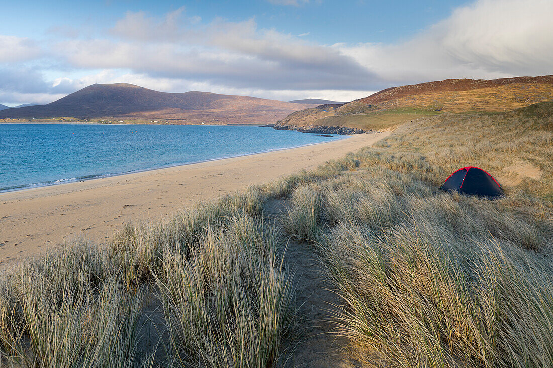 Horgabost Strand, gegenüber der Insel Taransay, Insel Harris, Outer Hebrides, Schottland, Großbritannien, Europa