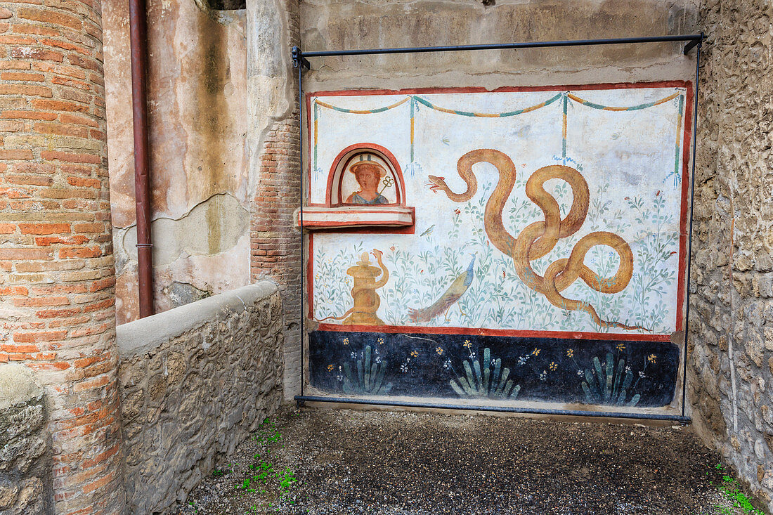 Fresko, Schlangengott Agathodaimon, Lararium, Haus des Cryptoporticus, Pompeji, UNESCO Weltkulturerbe, Kampanien, Italien, Europa