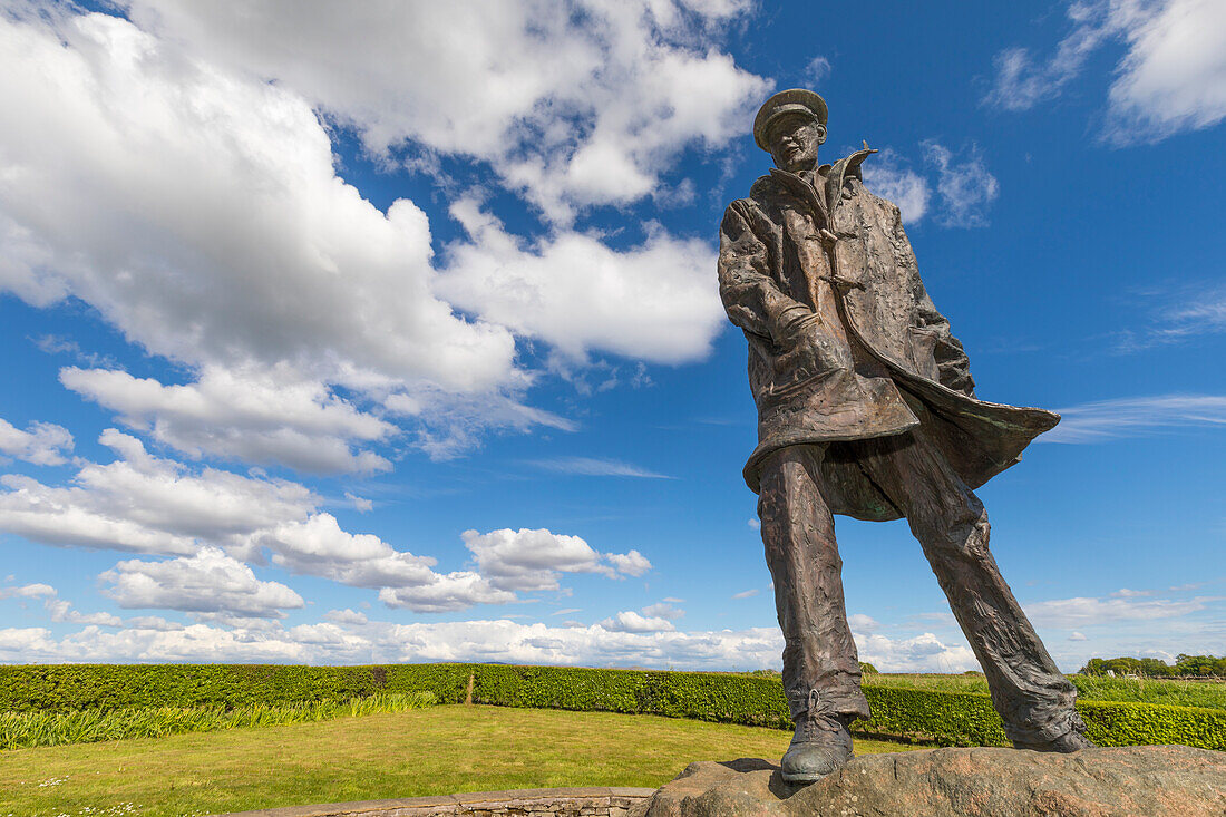 Memorial statue of David Stirling, founder of the Special Air Squadron (SAS), Doune, Stirlingshire, Scotland, United Kingdom, Europe