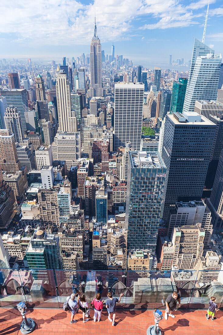 Tourists on Top of the Rock viewing deck, Rockefeller Centre, Manhattan skyline, New York skyline, New York, United States of America, North America