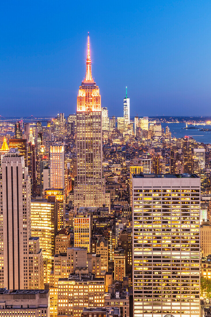 Manhattan skyline, New York skyline, Empire State Building, at night, New York, United States of America, North America