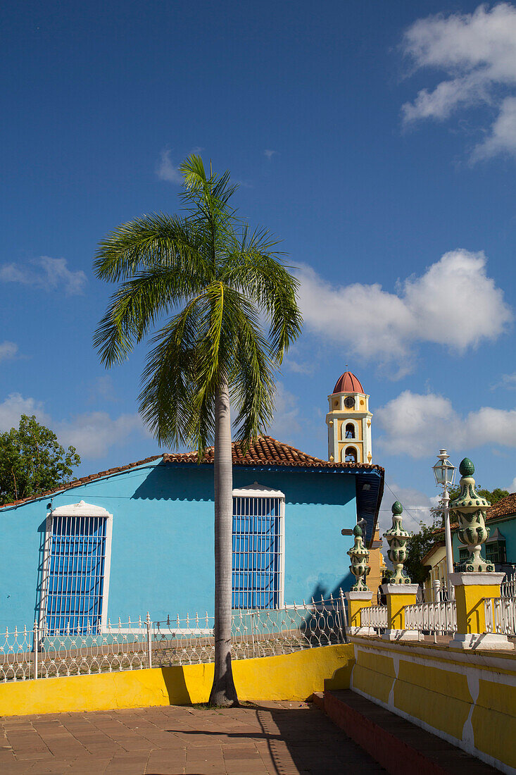 Plaza Mayor, Iglesia und Convento de San Francisco im Hintergrund, Trinidad, UNESCO Weltkulturerbe, Sancti Spiritus, Kuba, Westindische Inseln, Mittelamerika