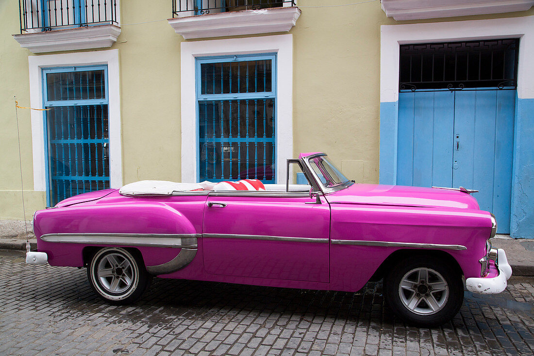 Vintage 1953 Chevrolet, La Habana Vieja, UNESCO World Heritage Site, Havana, Cuba, West Indies, Central America