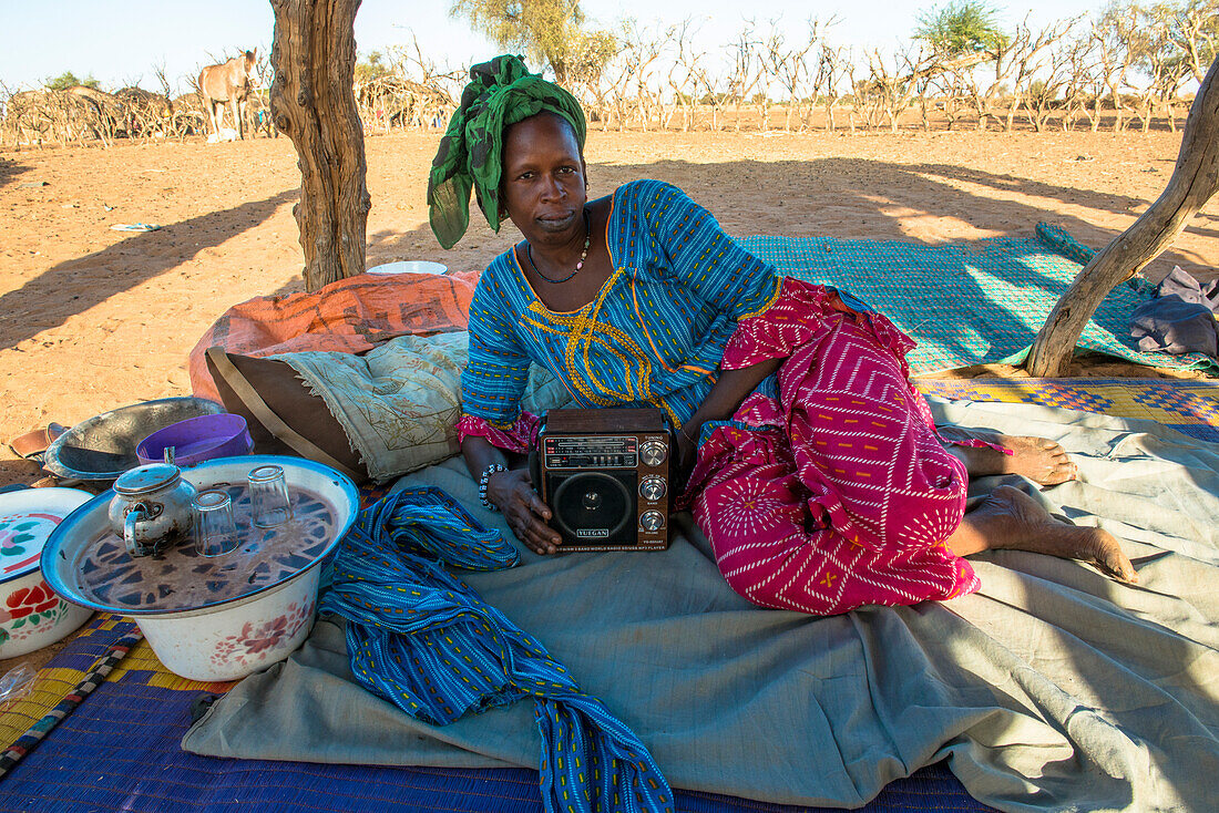 Peul Dorf Frau, Senegal, West Afrika, Afrika