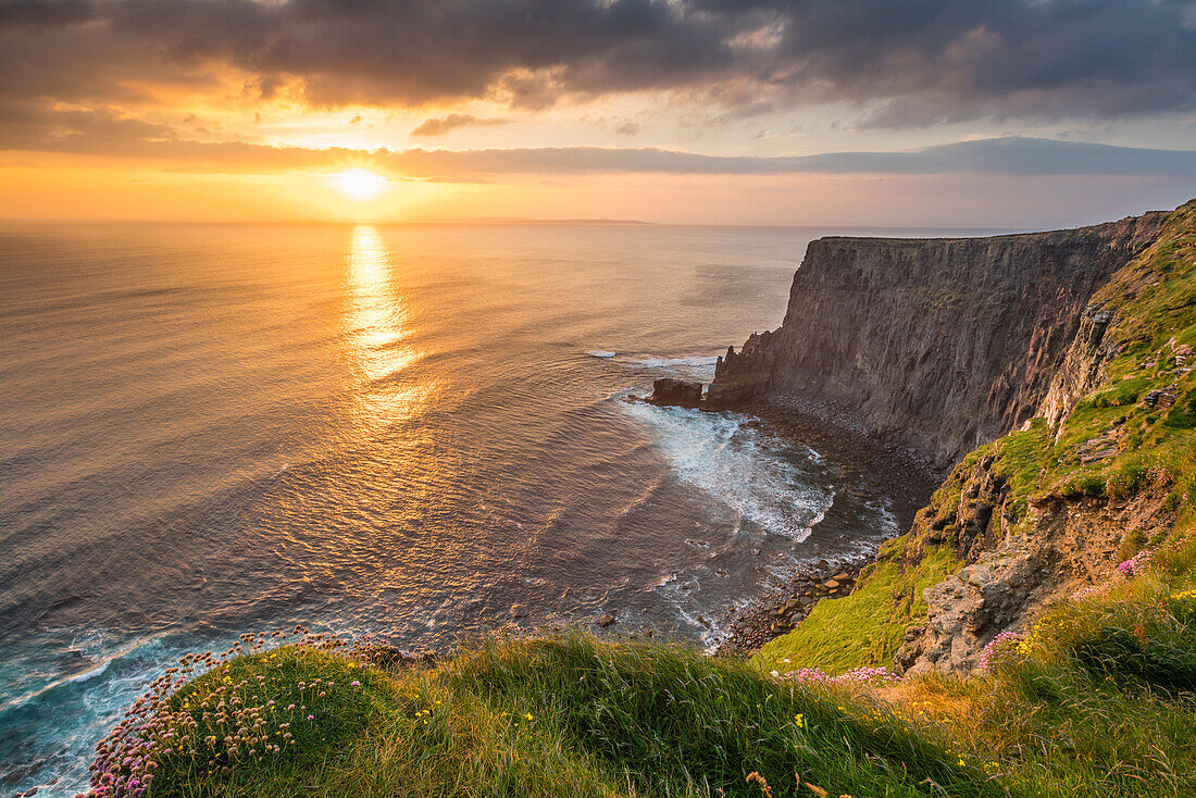 Cliffs of Moher at sunset, Liscannor, County Clare, Munster province, Republic of Ireland, Europe