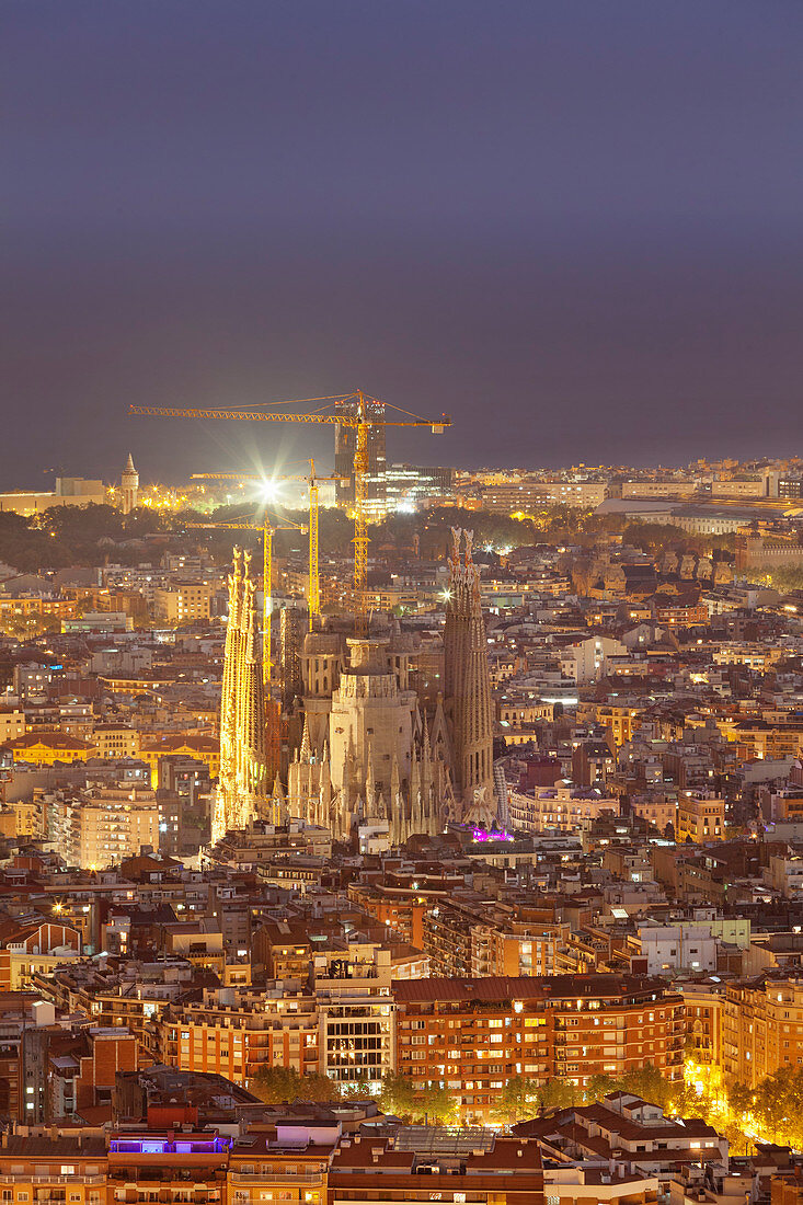 Barcelona Skyline mit Sagrada Familia, von Architekt Antonio Gaudi, UNESCO-Weltkulturerbe, Barcelona, ??Katalonien, Spanien, Europa