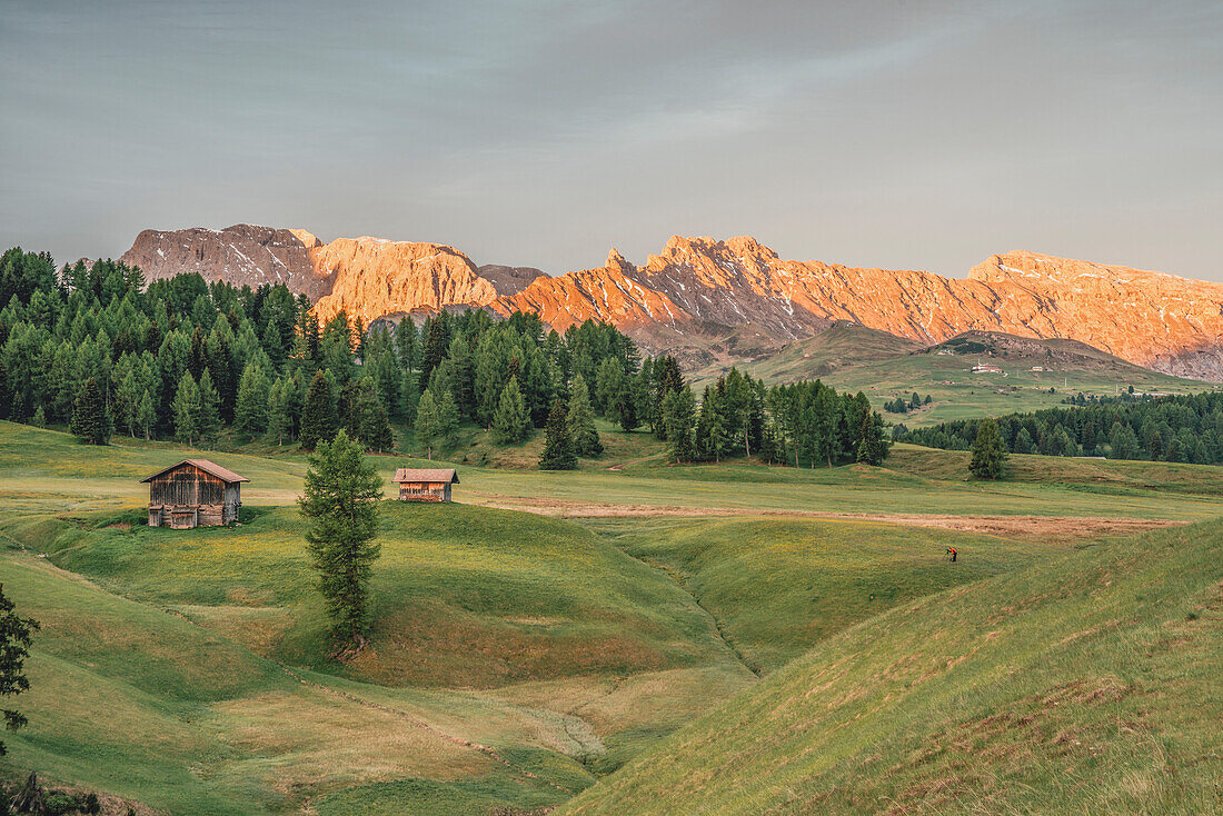 Seiser Alm, Dolomiten, Südtirol, Italien. Sonnenaufgang auf der Seiser Alm