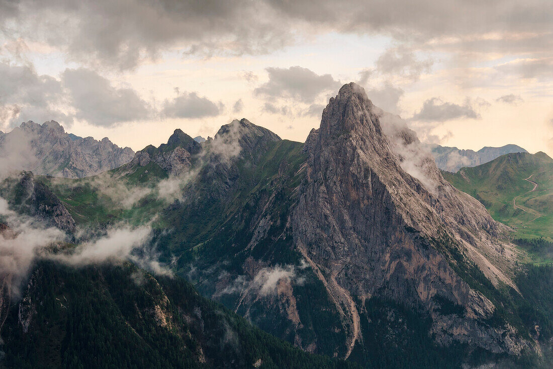 Sentiero Viel dal Pan, Canazei, Trento, Trentino - Alto Adige, Italy, Europe