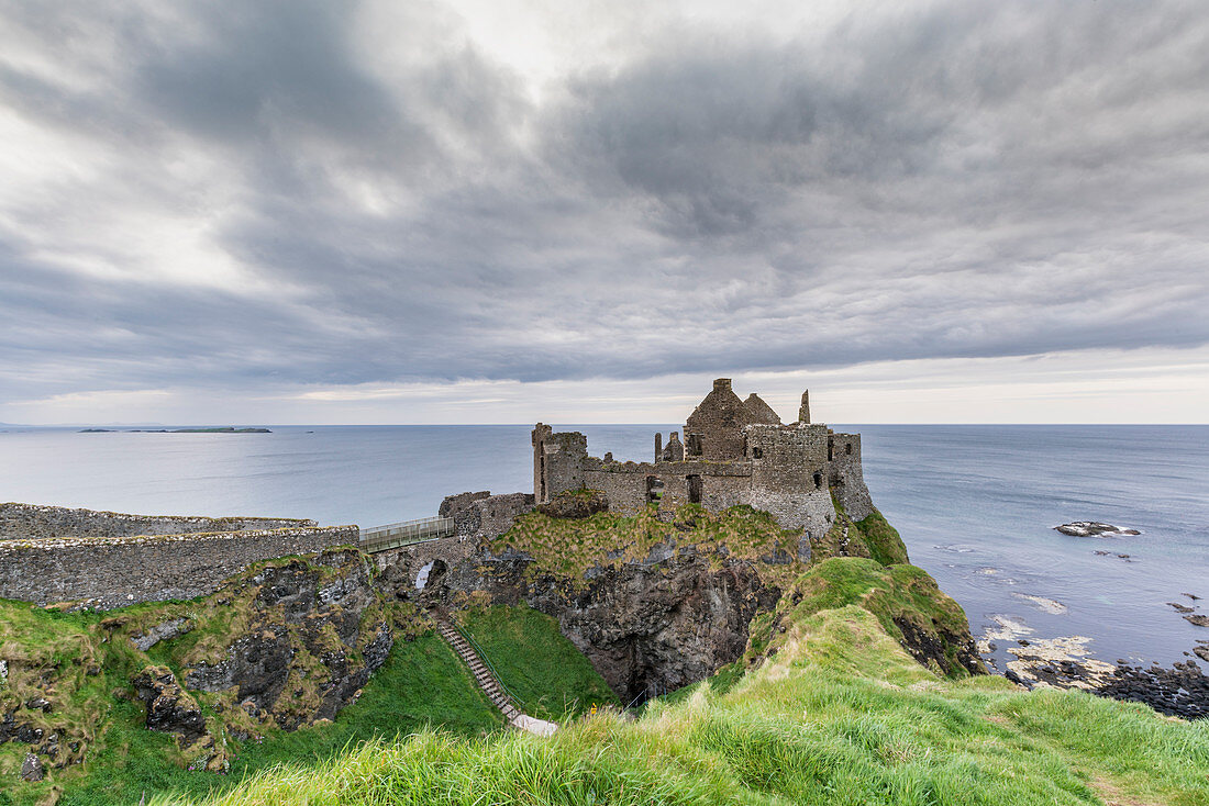 UK, Nordirland, Grafschaft Antrim, Bushmills, Dunluce Castle Ruinen