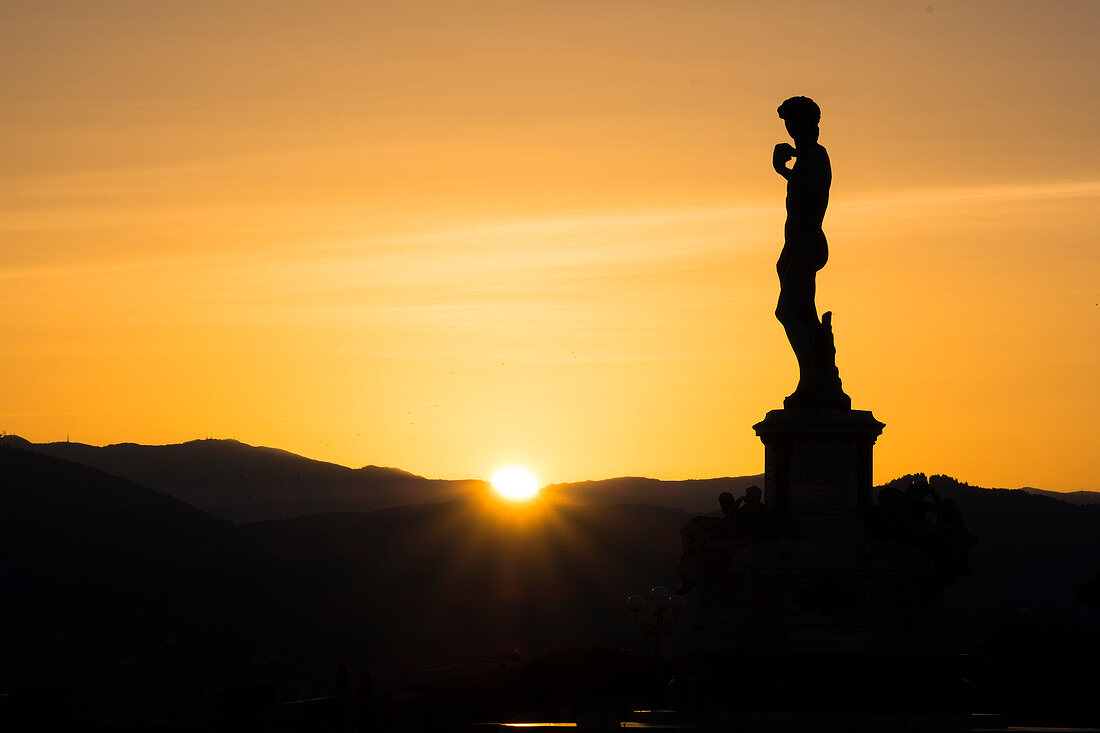 Italien, Toskana, Florenz, Sonnenaufgang über der Stadt