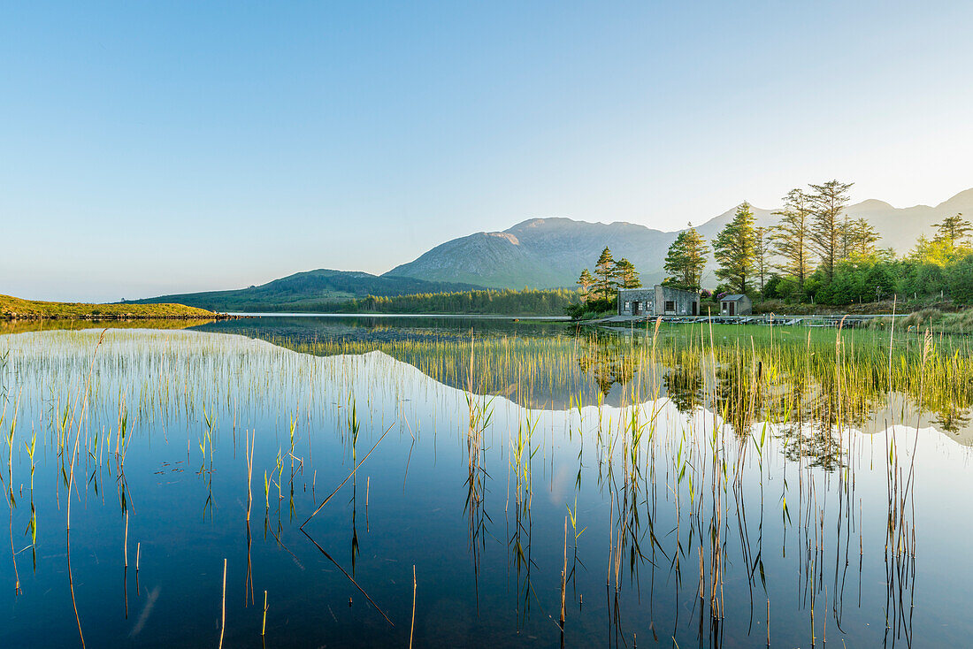 Inagh Lake. Inagh Tal, Connemara, Co. Galway, Connacht-Provinz, Irland.