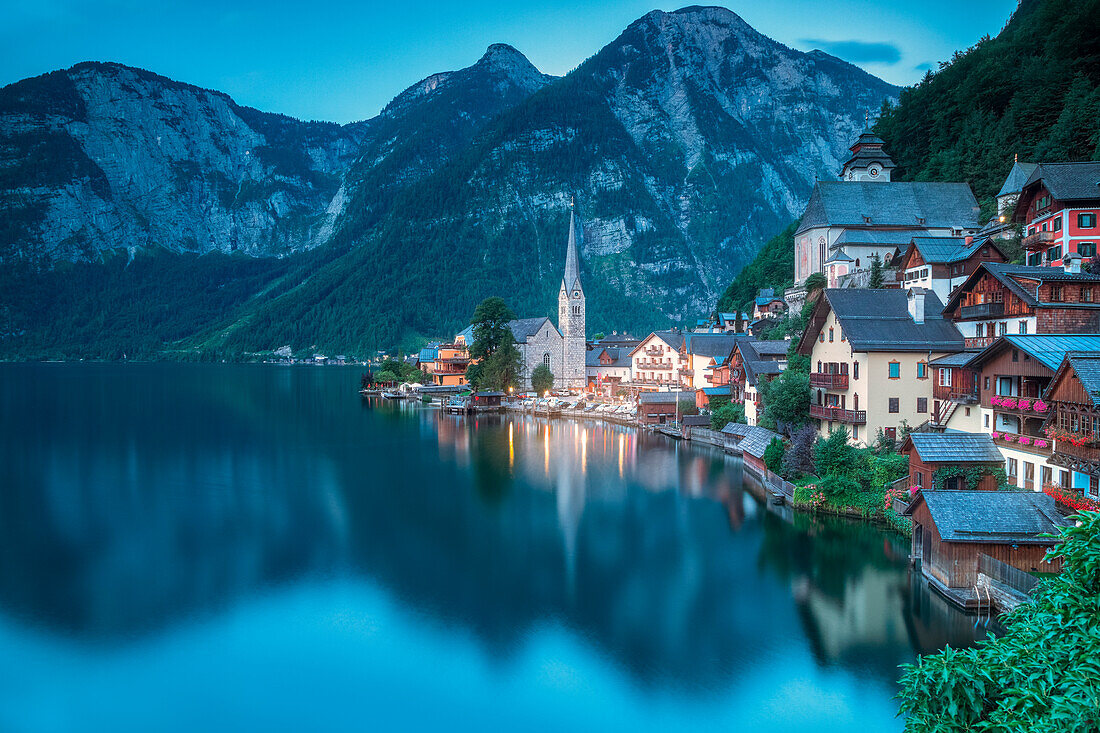 Hallstatt and the lake at dawn, Upper Austria, region of Salzkammergut, Austria