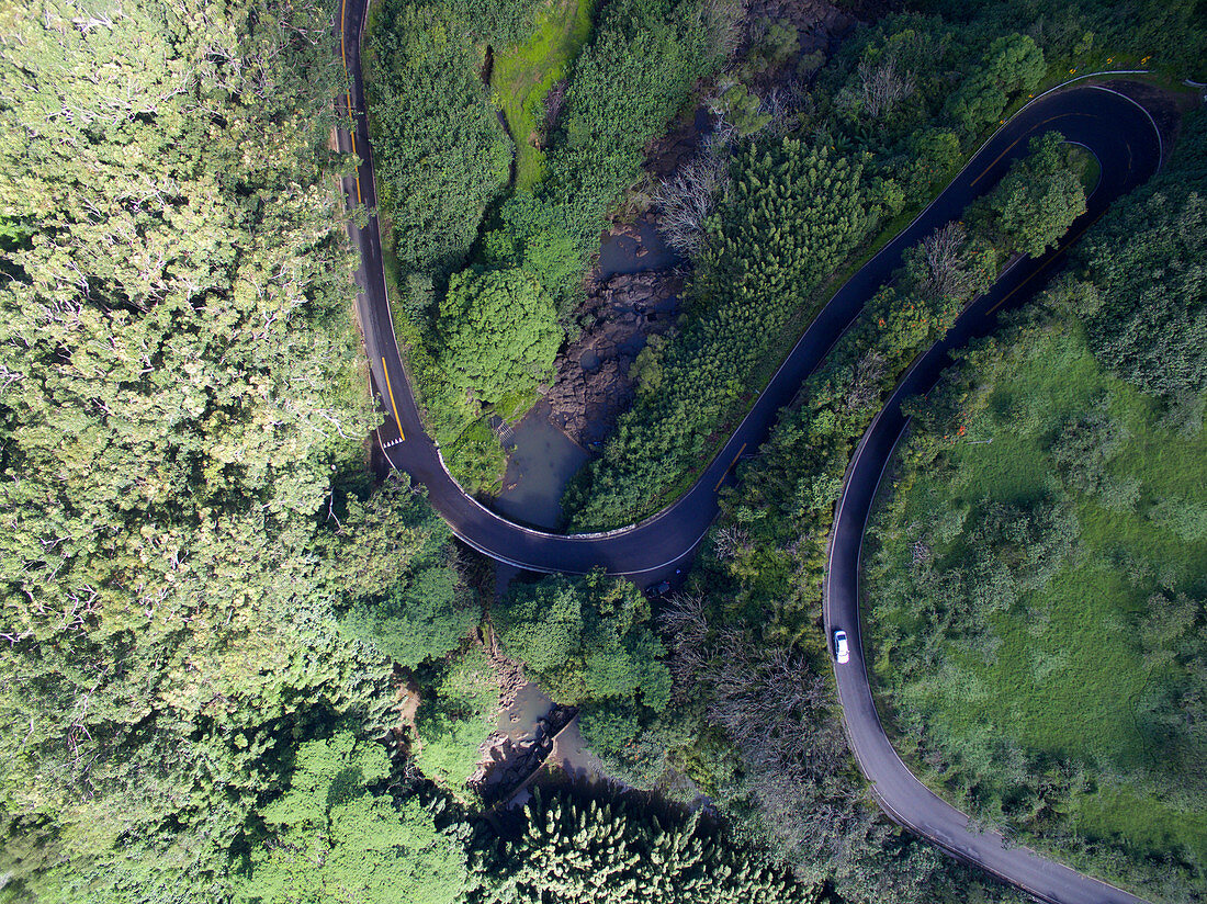 Switchback allows road to climb mountain in Hawaii