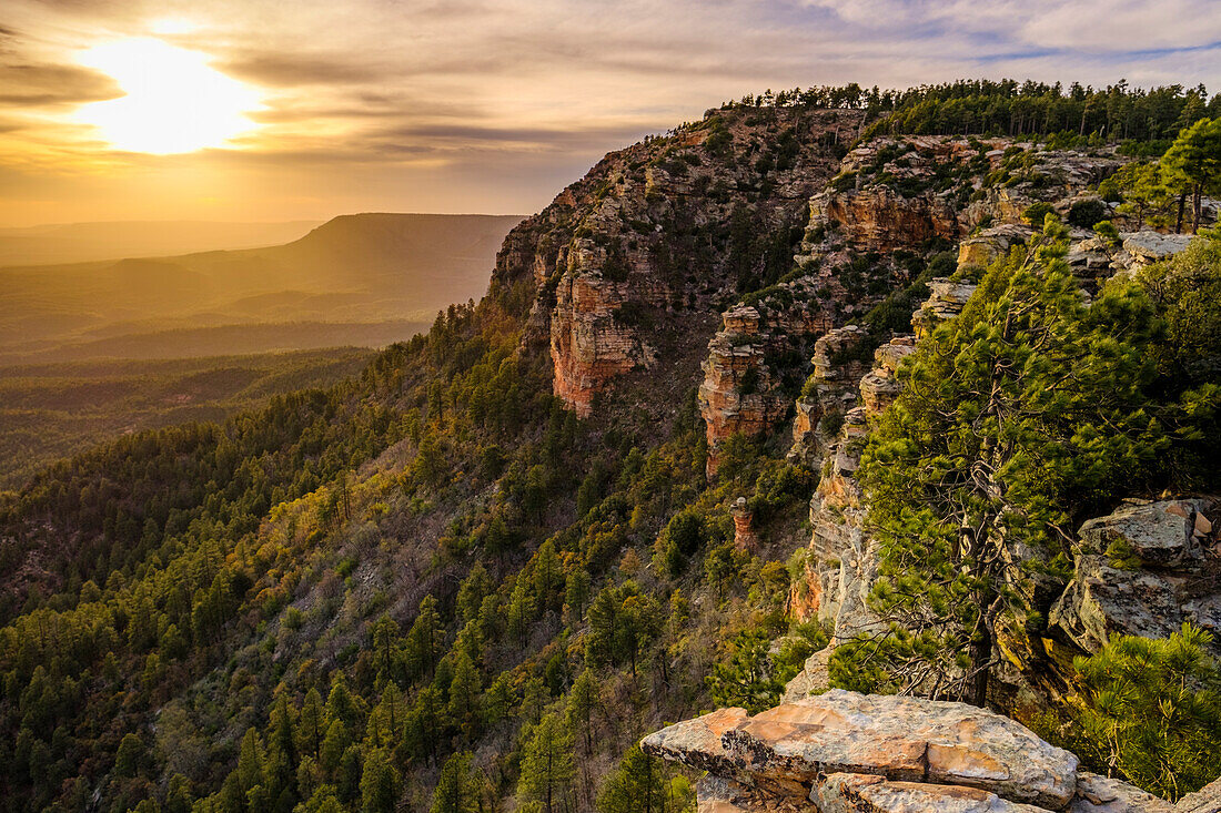 Majestic scenery with cliffs at sunset, Mogollon Rim, Arizona, USA