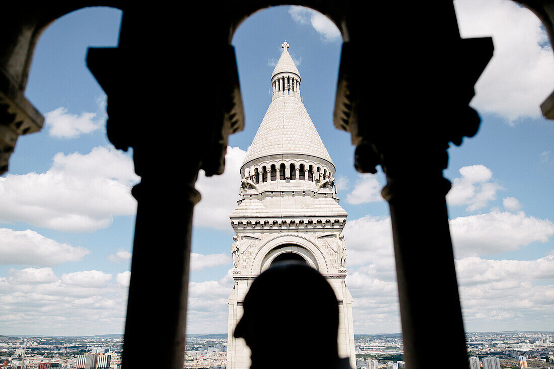 Blick auf Sacre Coeur Glockenturm in Paris