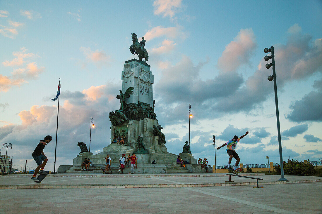 Havana last night skateboarding