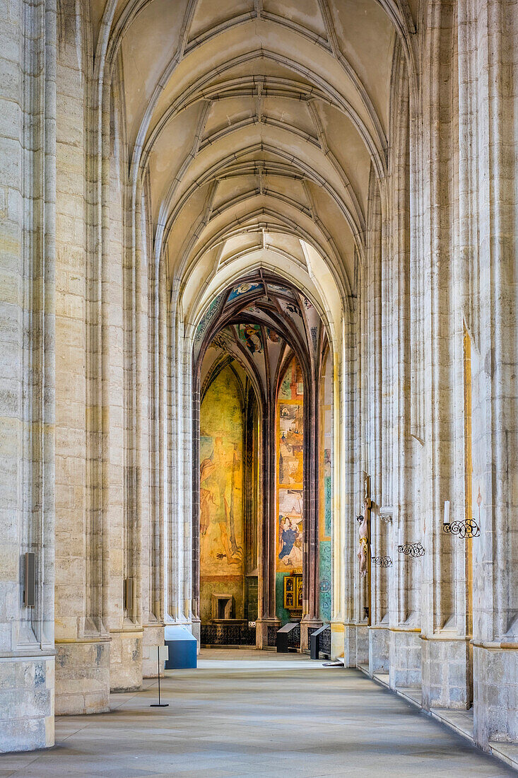 Innenansicht der St.-Barbara-Kirche in Böhmen, Tschechische Republik