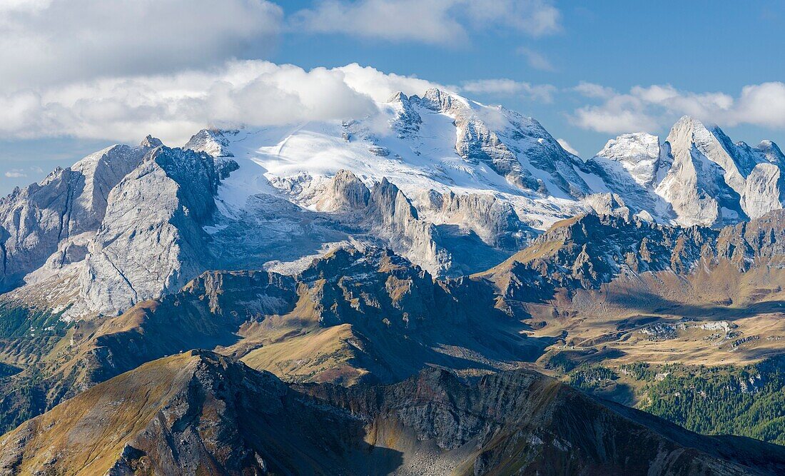 Marmolada, die Königin der Dolomiten. Die Dolomiten sind als UNESCO-Welterbe aufgeführt. Europa, Mitteleuropa, Italien.
