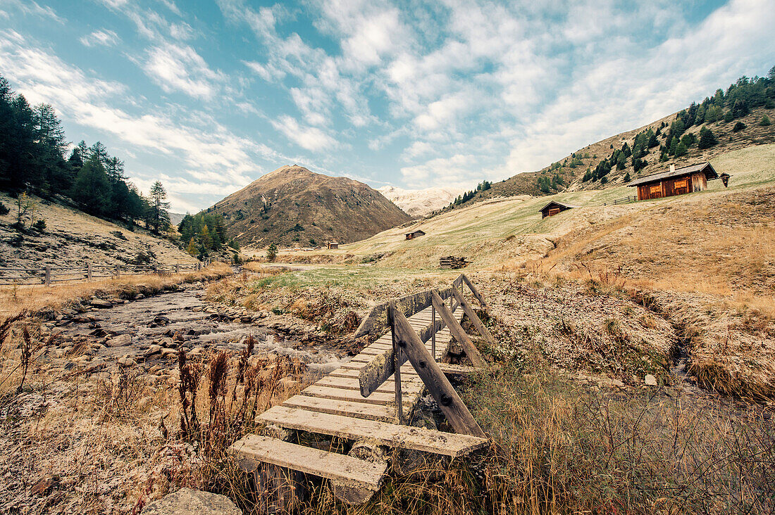 Holzbrücke, Dolomiten, Südtirol, Trentino,  Italien, Europa