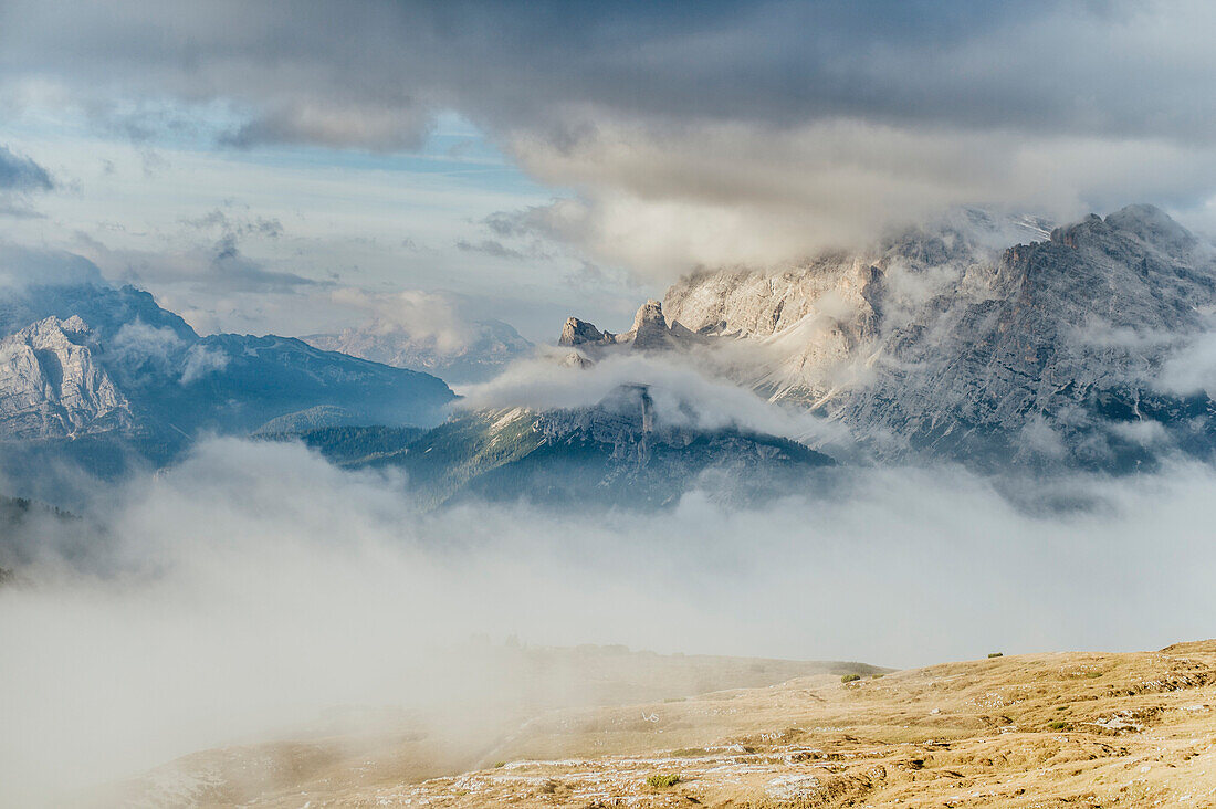 Landschaft bei den Dolomiten, Südtirol, Trentino,  Italien, Europa