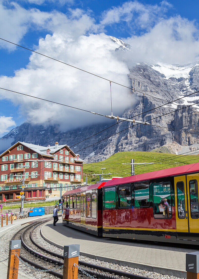 Blick auf Eiger vom Männlichen Jungfraujoch Bahnhof Grindelwald Berner Oberland Kanton Bern Schweiz Europa