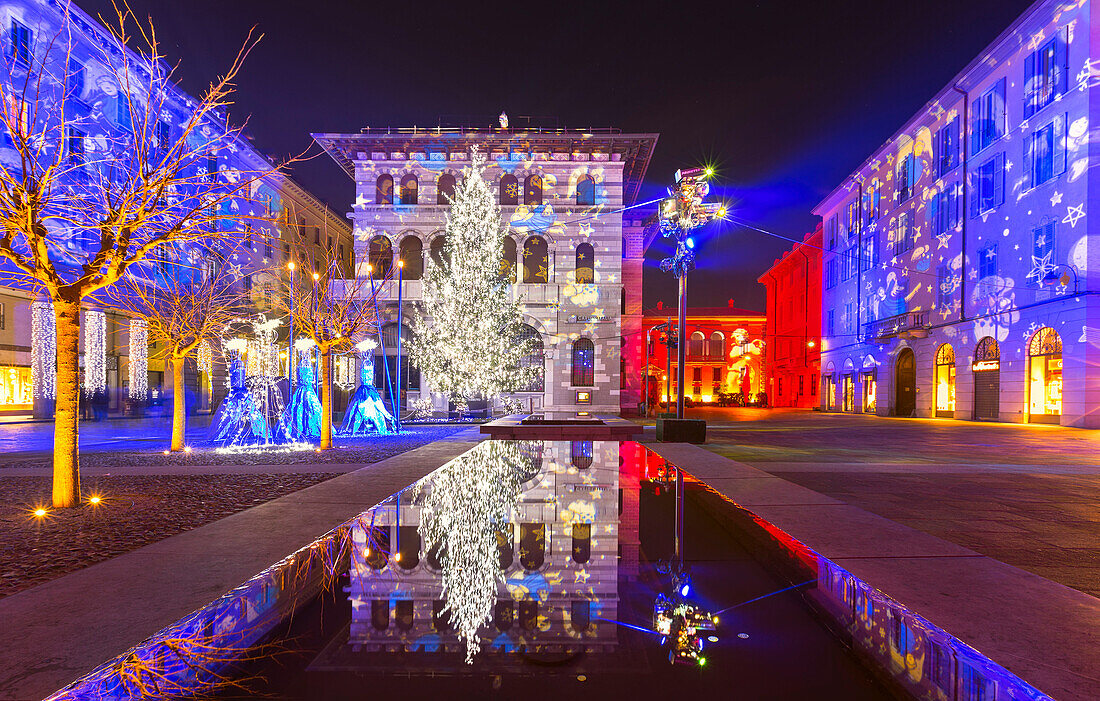 Grimoldi Square in Christmas time, Como, Lombardy, Italy