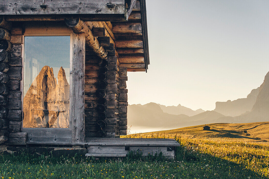 Seiser Alm, Dolomiten, Südtirol, Italien, Sonnenaufgang auf der Seiser Alm