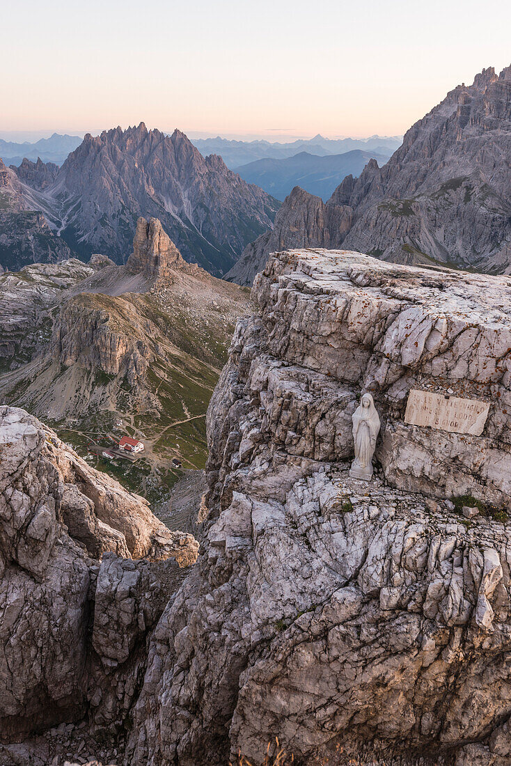 Sexten, Dolomiten, Südtirol, Provinz Bozen, Italien, Blick vom Gipfel des Monte Paterno / Paternkofel