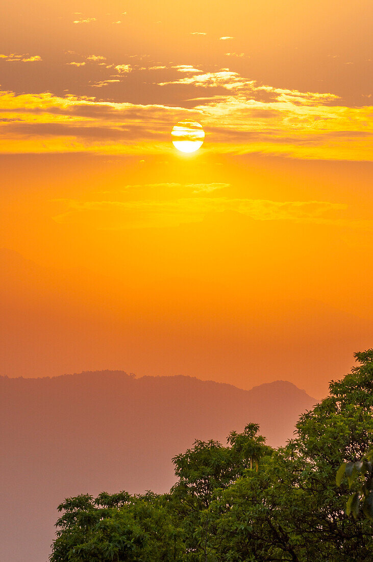 Sonnenaufgang aus dem Dorf Pothana, Annapurna Region, Nepal, Asien